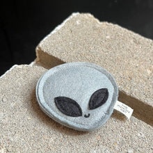 Load image into Gallery viewer, Catnip Alien Toy