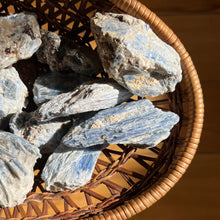 Load image into Gallery viewer, Blue Kyanite Blades