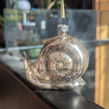 Load image into Gallery viewer, Glass Snail Ornament