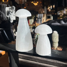 Load image into Gallery viewer, Small Selenite Mushroom