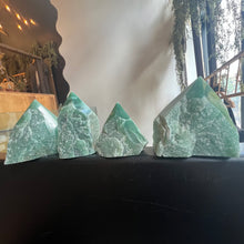 Load image into Gallery viewer, Green Aventurine Polished Point