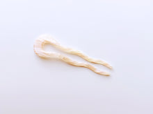 Load image into Gallery viewer, Wavy French Pin