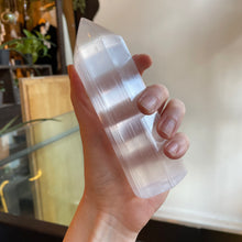 Load image into Gallery viewer, Selenite Generator Point