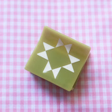 Load image into Gallery viewer, Matcha Sawtooth Star Claw