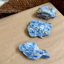 Load image into Gallery viewer, Blue Kyanite Blades