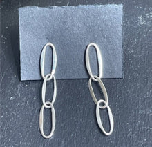 Load image into Gallery viewer, Small Paperclip Link Earrings