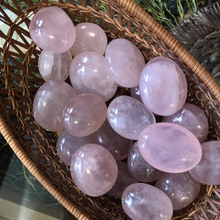 Load image into Gallery viewer, Rose Quartz Palmstone